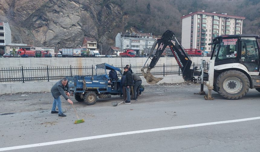 Pat pat devrildi, sürücü yaralandı