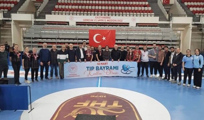 Kastamonu’da Tıp Bayramı’na özel masa tenisi turnuvası düzenlendi