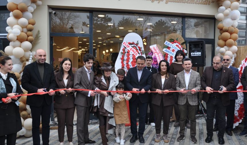 Gülay Make Up Hair Studio görkemli bir törenle açıldı