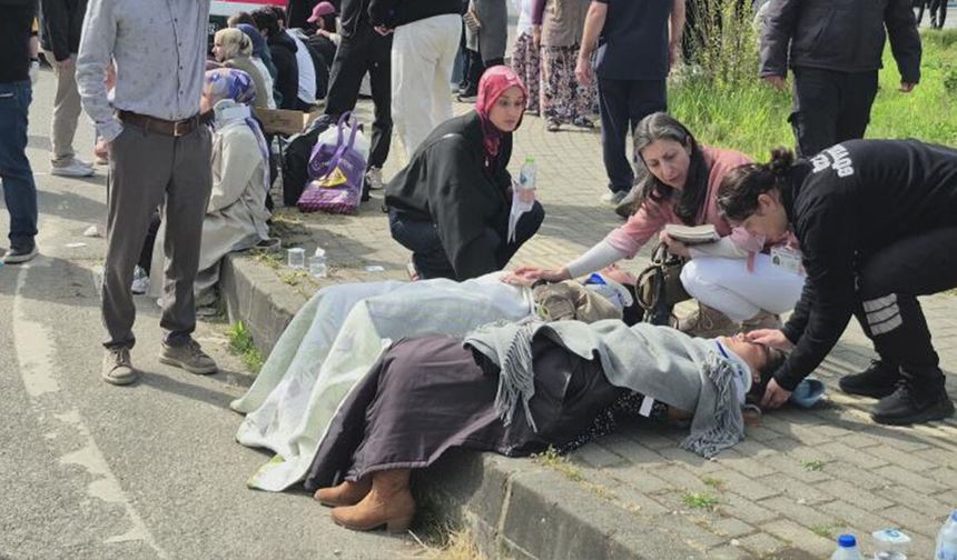 Halk otobüsü otomobilin üzerine devrildi: 46 yaralı