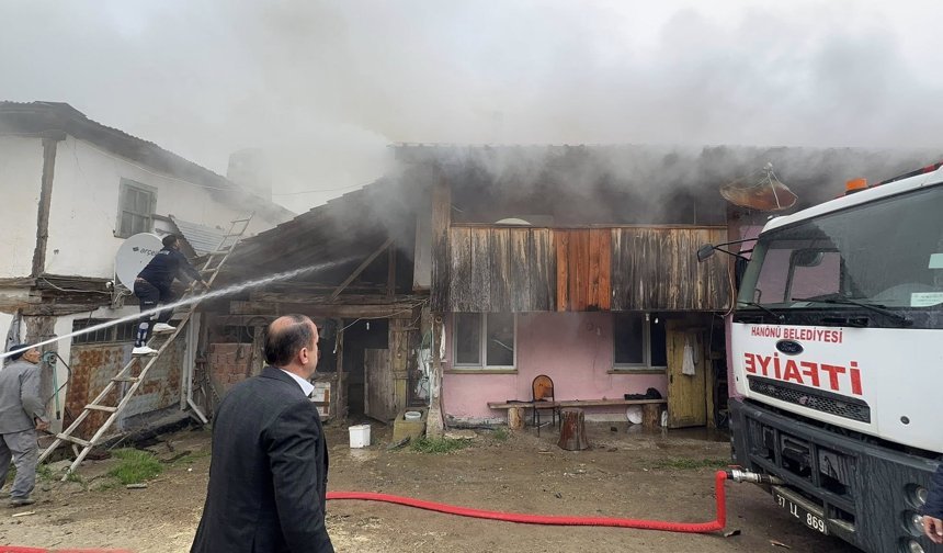 İki katlı ahşap ev alevlere teslim oldu