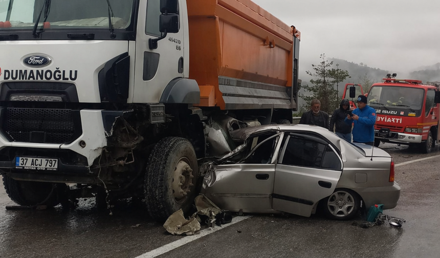 Kastamonu yolunda can pazarı: Kamyonun altına girdi!