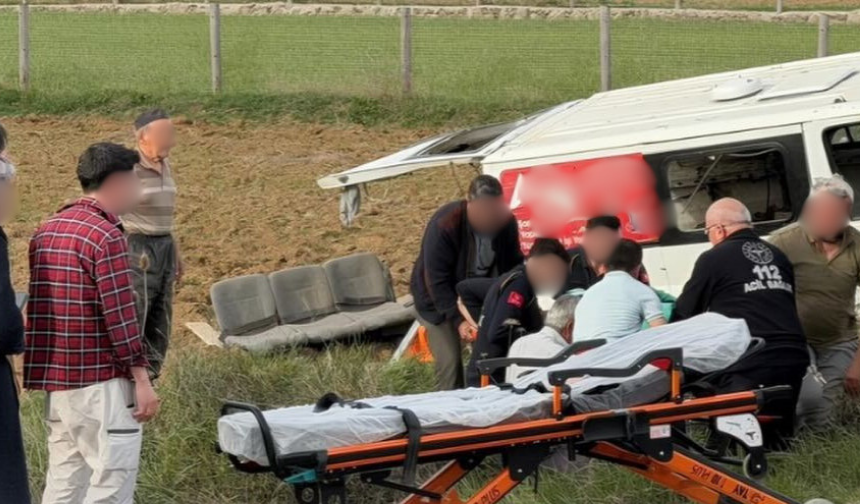 Minibüs kontrolden çıktı, tarlaya savruldu! Yaralılar var