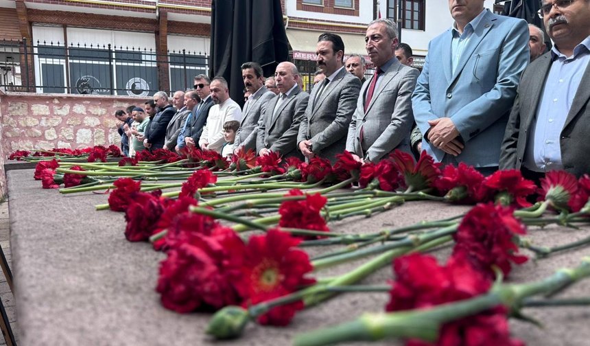 Vefat eden eğitimci ve öğrenciler anıldı