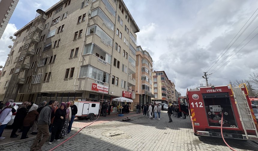 Yangın faciaya dönüştü: Apartman boşluğuna düşerek hayatını kaybetti!