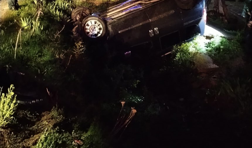 Kastamonu’da köpeğe çarpan otomobil kanala uçtu: 2 yaralı