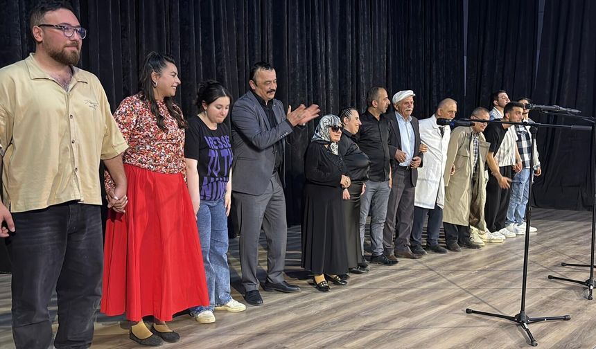 “Bu Gözler Neler Gördü” sahneye taşındı