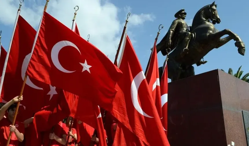 Dünden bugüne 19 Mayıs Atatürk’ü Anma Gençlik Ve Spor Bayramı!