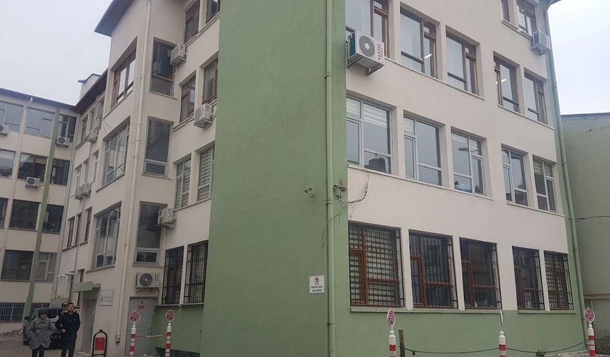 Kastamonu İl Göç İdaresi Müdürlüğü nerededir, adres bilgileri; iletişim bilgileri nedir, müdürü kimdir ?