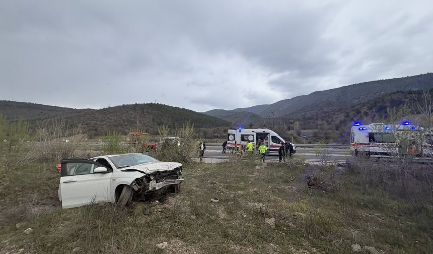 Kastamonu’da kontrolden çıkan otomobil kanala düştü: 4 yaralı