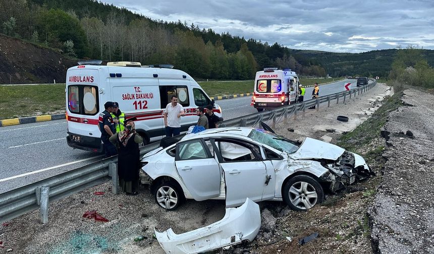 Kastamonu’da otomobil su kanalına çarptı: 4 yaralı!
