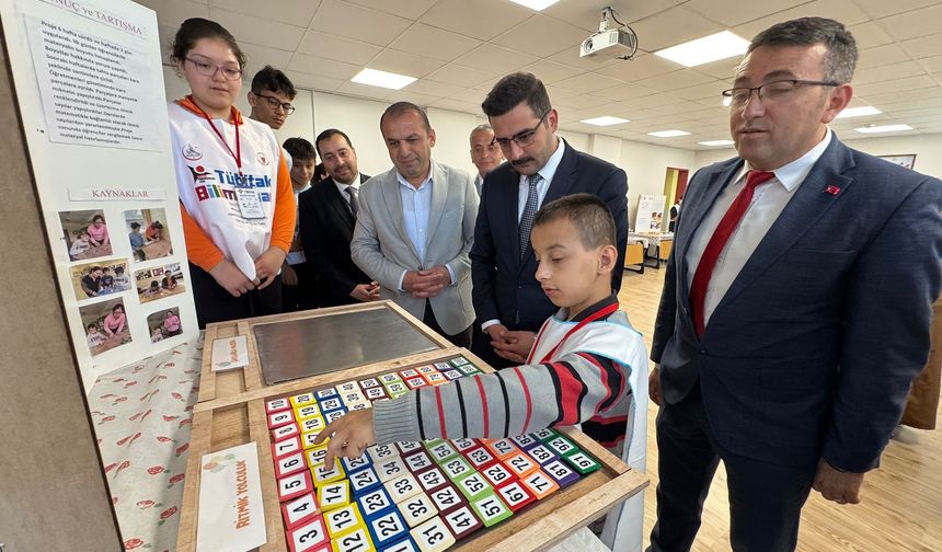 Kastamonulu öğrenciler projelerini bilim fuarında görücüye çıkardı