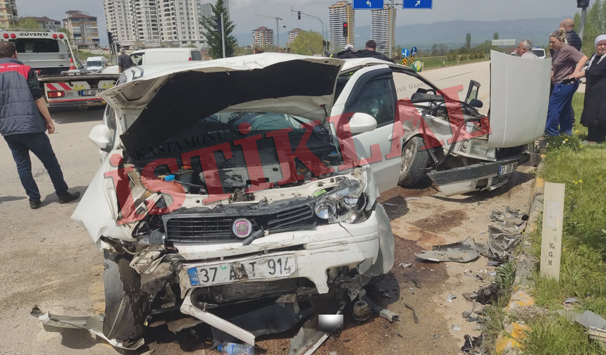Tosya yolunda can pazarı: 8 yaralı