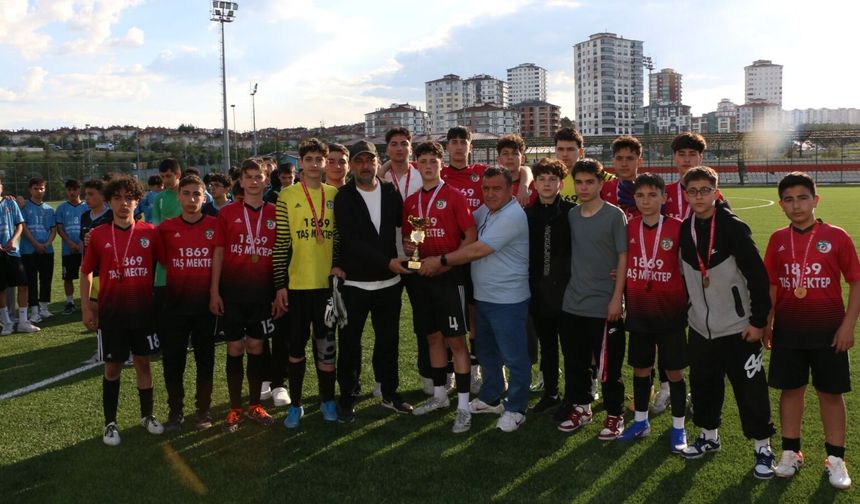 Okul sporlarında futbol heyecanı sona erdi