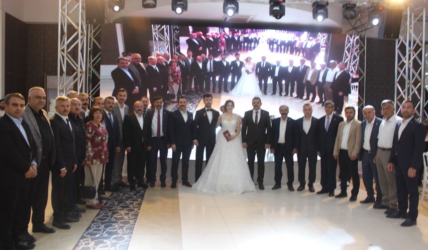 Mühendis çiftin mutlu günü siyaseti buluşturdu