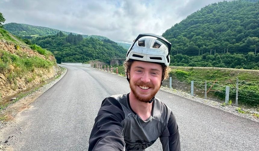 Ayrılık acısını pedal çevirerek dindiriyor