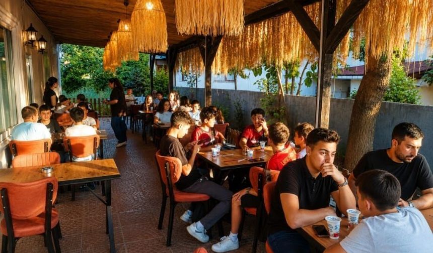 Cide Muhtarlar Derneği başarılı öğrencileri ağırladı