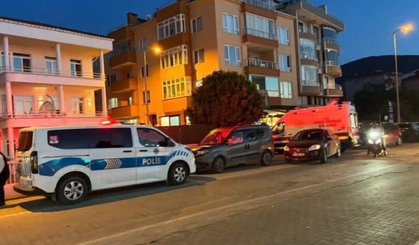 Cide’de otomobille motosiklet çarpıştı