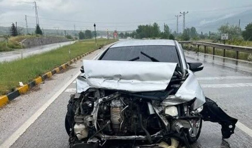 Kastamonu’da kaza ucuz atlatıldı: Otomobil karşı şeride geçti!