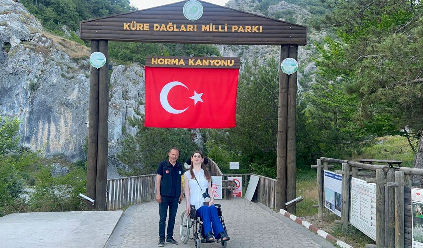 "Dünyanın en uzun boylu kadını" Kastamonu'yu gezdi