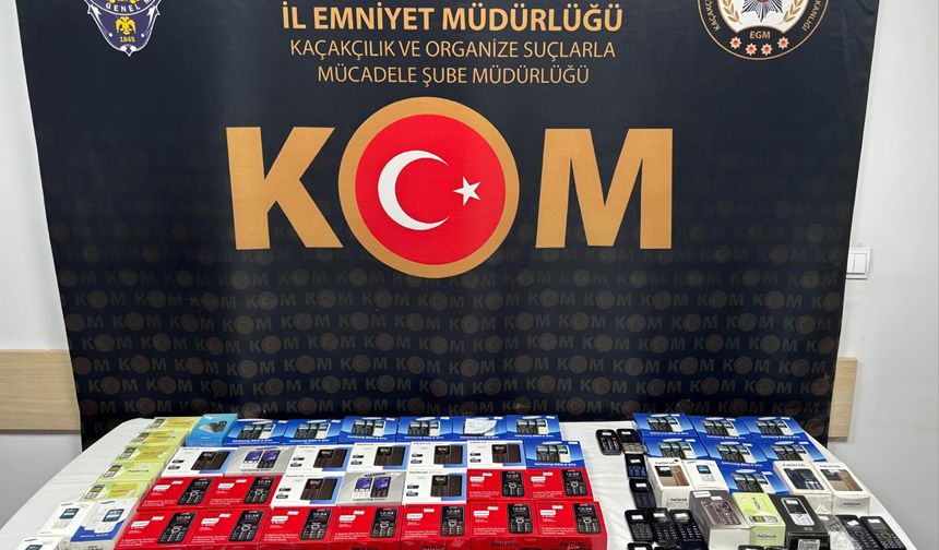 Kastamonu'da otomobilden 102 adet kaçak telefon çıktı