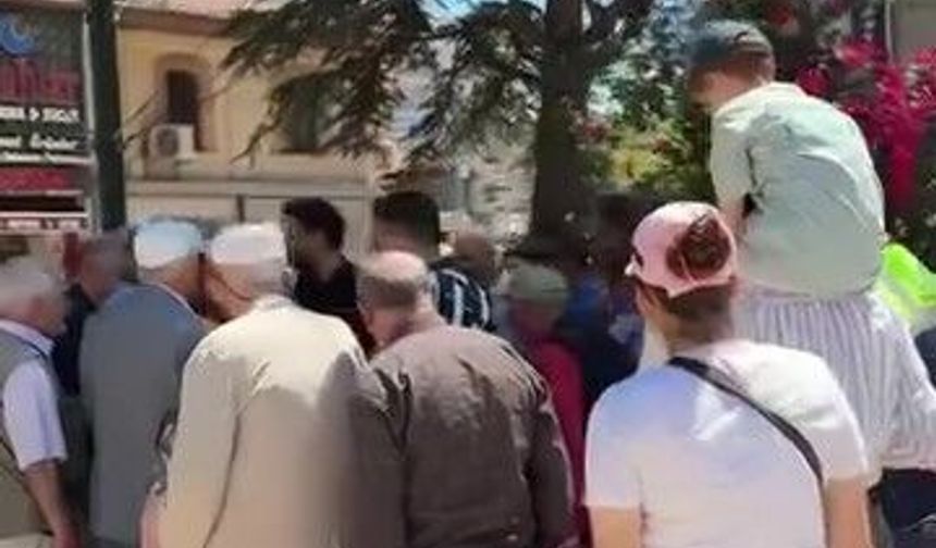 Nasrullah Meydanı'nda "bedava" izdihamı