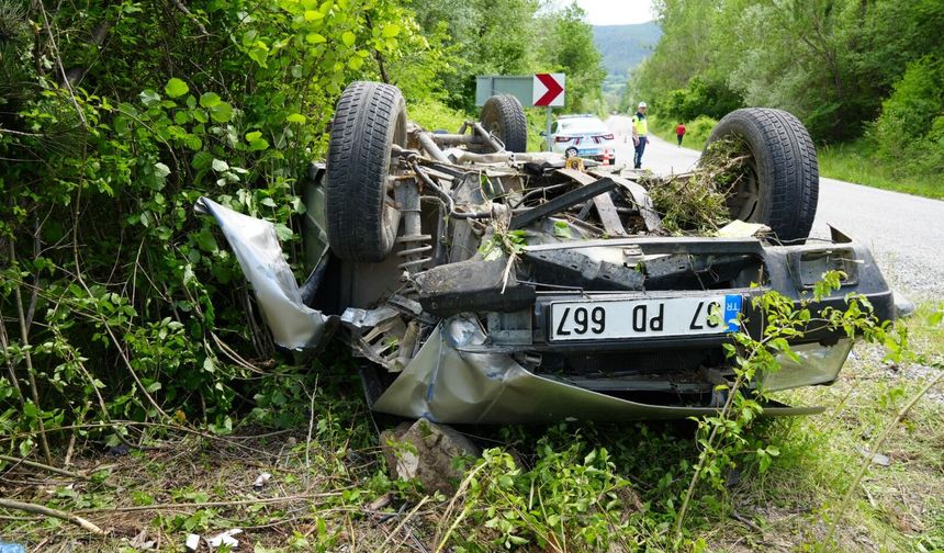 Kastamonu’da feci kaza: Otomobil takla attı, 2'si ağır 3 yaralı!