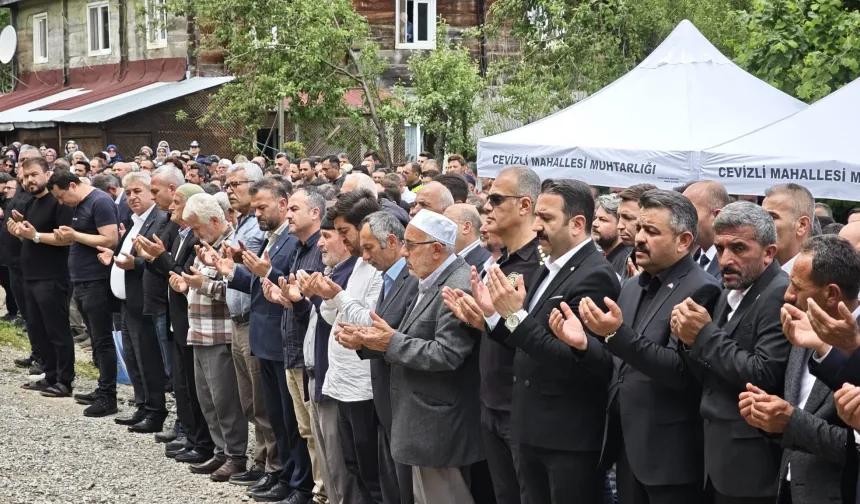 Kastamonu’da görevli polis memuru gözyaşlarıyla uğurlandı