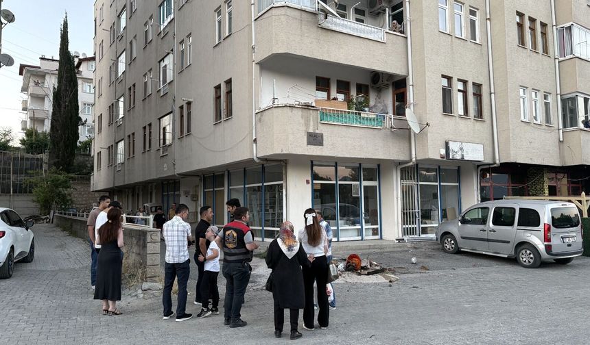 Kastamonu'da balkondaki saksı tutuştu, vatandaş seferber oldu