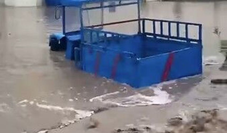 Kastamonu'da selin vurduğu ilçede camiyi su bastı