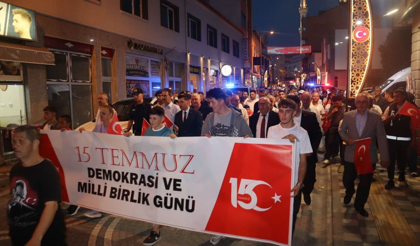 Cide’de yüzlerce kişi demokrasi için bir araya geldi