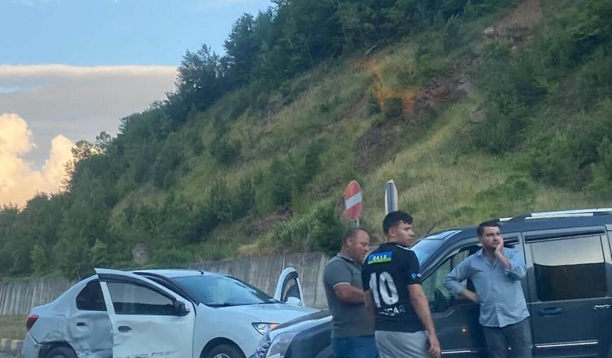 İnebolu’da düğün konvoyunda zincirleme kaza