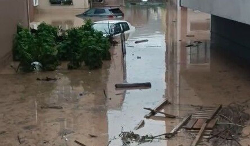 Kastamonu Cide'de sel felaketi: O anlar kamerada