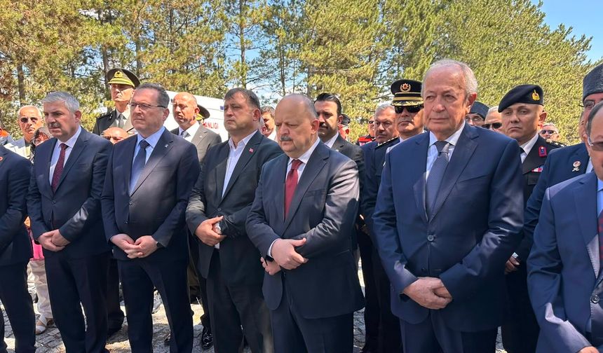 Kastamonu şehitliğinde duygu dolu anlar