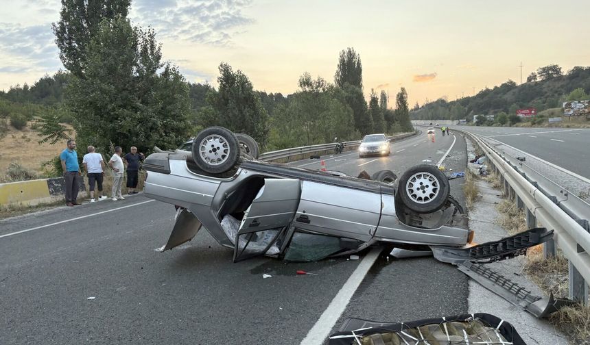 Kastamonu’da otomobil iki araca çarpıp takla attı