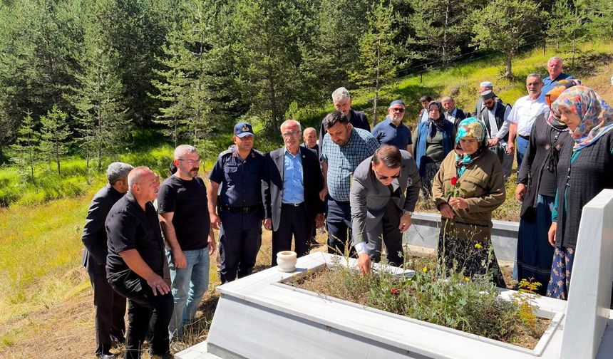 Kastamonulu Şehit Ayhan Çayır, kabri başında anıldı