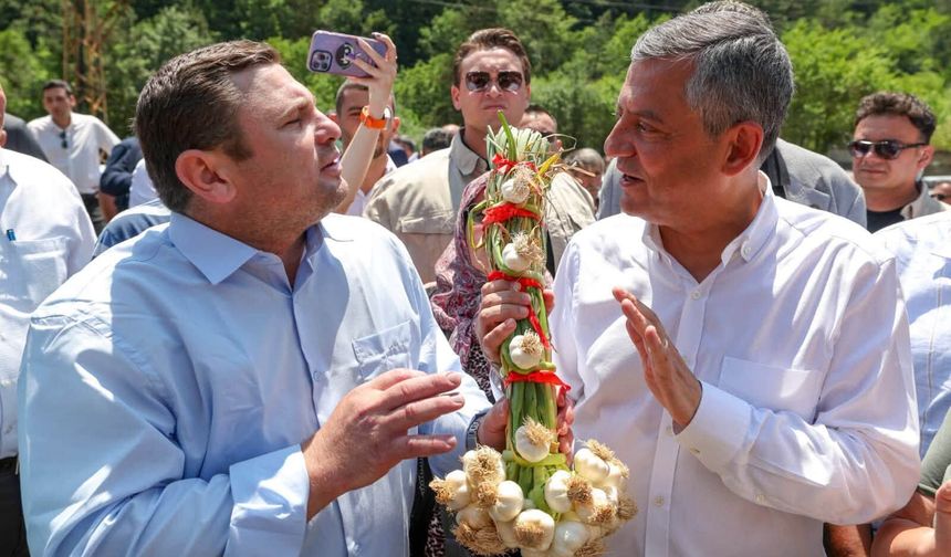 Özel’e Taşköprü Sarımsağı hediye edildi