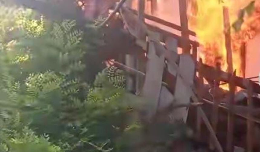 Kastamonu’da alevler 3 evi küle çevirdi!