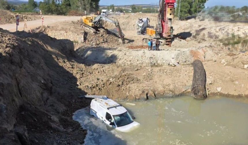 Aracıyla köprü inşaat alanına uçtu!