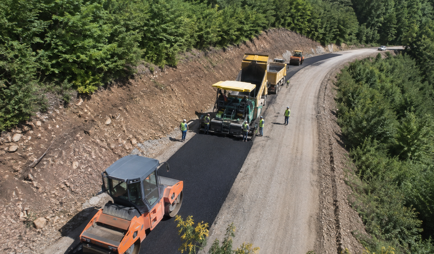 Cide’de yol çalışmaları hız kesmiyor