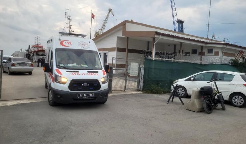 Karadeniz’de facianın kıyısından dönüldü! 13 kişi kurtarıldı