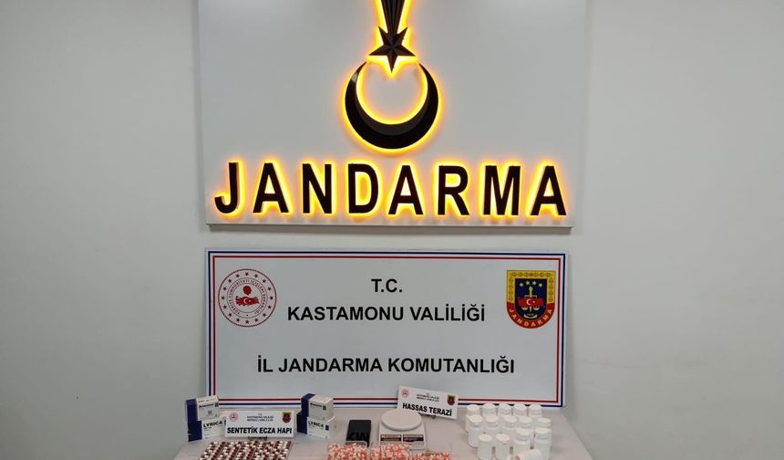 Kastamonu’da yüzlerce hap ve 778 boş kapsül ele geçirildi