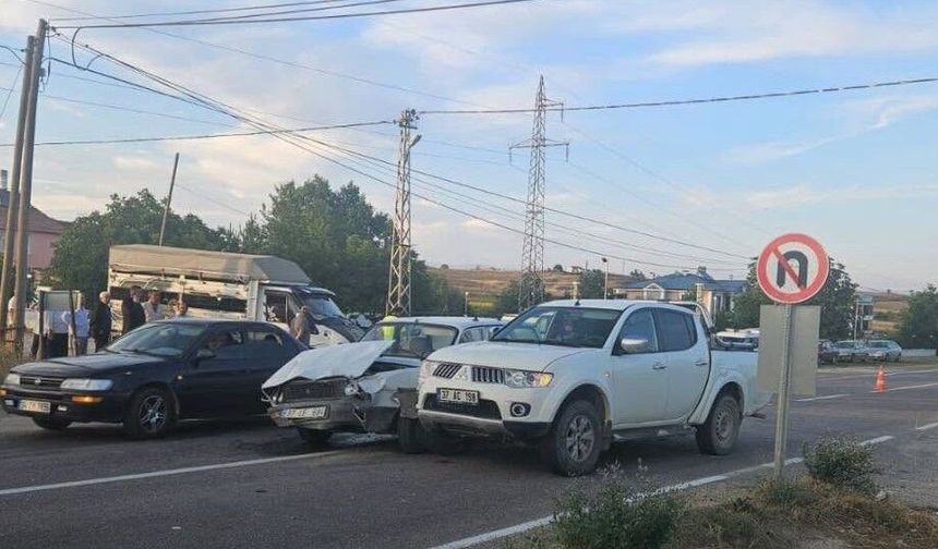 Kastamonu-Taşköprü yolunda iki araç çarpıştı: 1 yaralı
