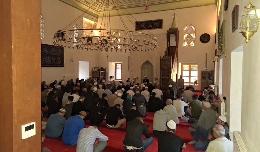 Kastamonu’da aileler sabah namazında buluştu