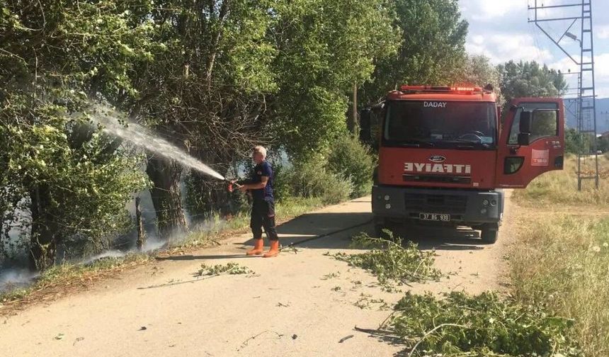 Kastamonu’da direkten çıkan kıvılcımlar yangına yol açtı