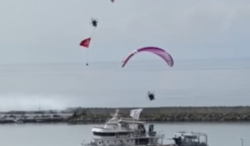 Kastamonu'da gökyüzünü renklendiren paramotor gösterisi
