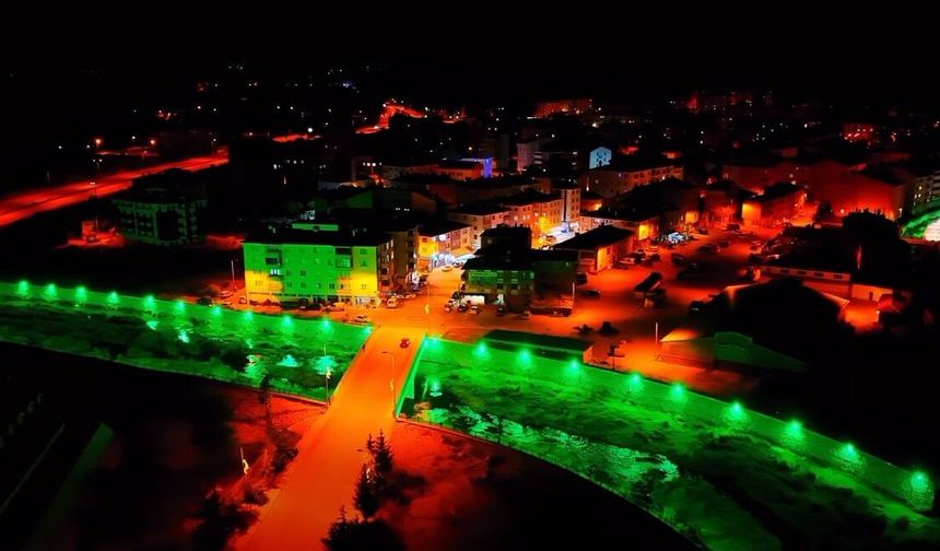 Kastamonu’nun ilçesinde dereboyu ışıl ışıl oldu