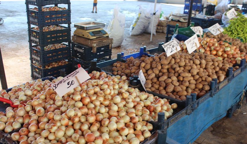 Pazarda fiyatlar el yakıyor: Soğan 60, patates 40 Lira!