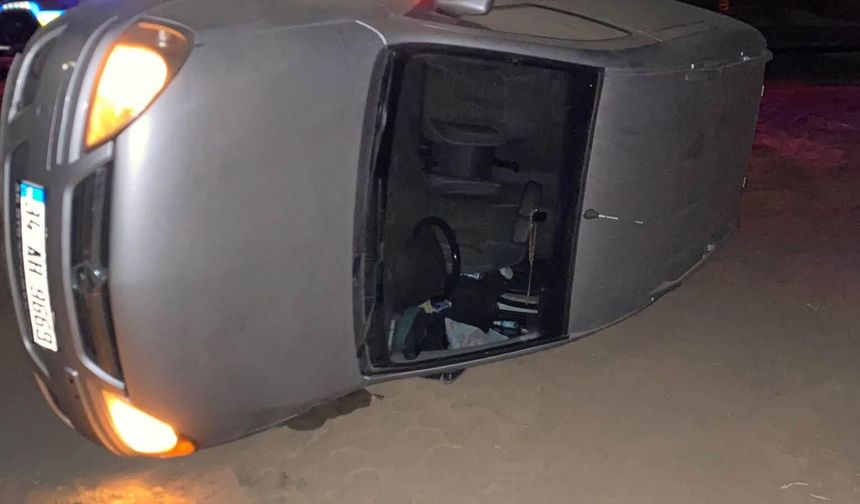 Kastamonu'da kavşakta savrulan ticari araç yan yattı