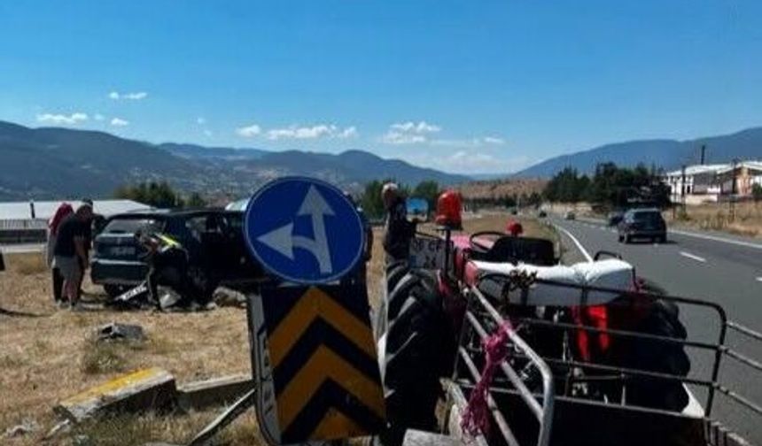 Traktöre çarpmamak için refüje çıktı: 9 yaralı